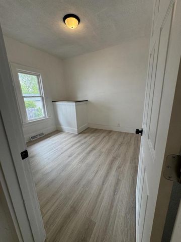 6929 13th AVENUE, Kenosha, WI 53143