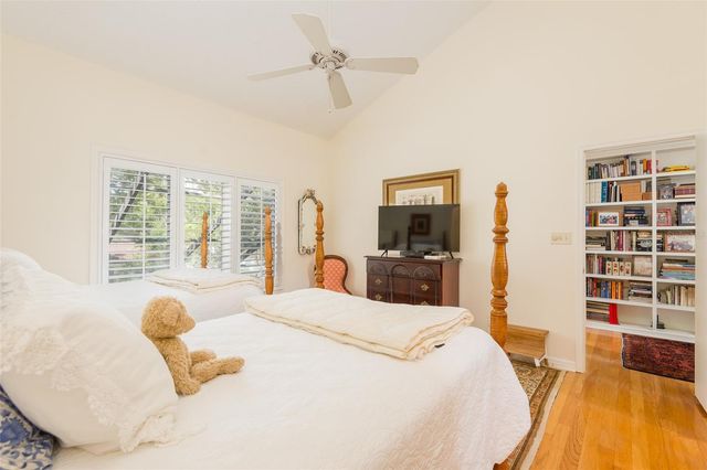 4907 PILGRIMS PATH WAY, Tampa, FL 33611