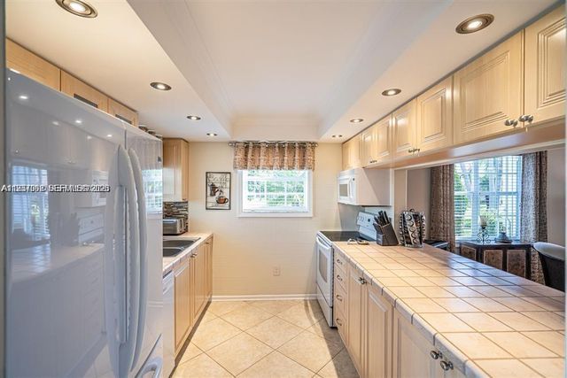 221 Waterside Dr 221, Hypoluxo, FL 33462