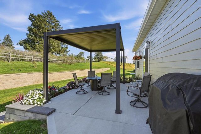 N67W25502 Vail LANE, Sussex, WI 53089