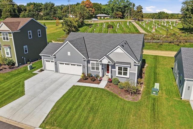 N67W25502 Vail LANE, Sussex, WI 53089