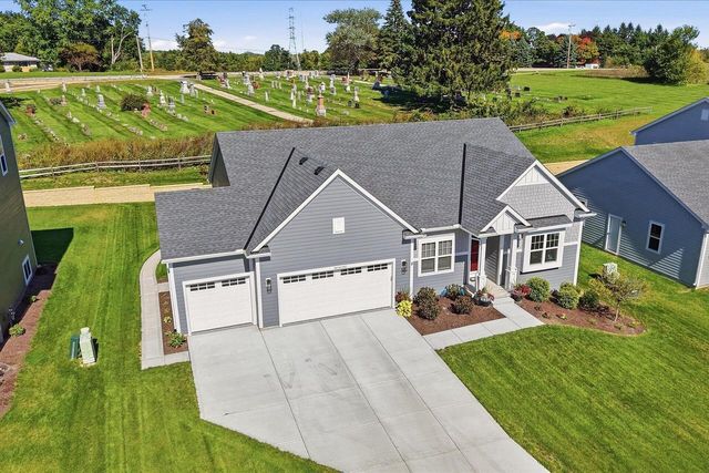 N67W25502 Vail LANE, Sussex, WI 53089