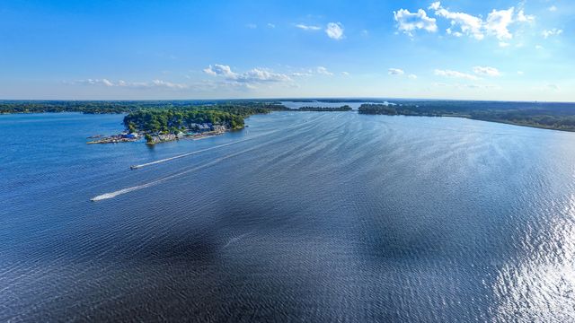 27771 W Lake Shore Drive, Spring Grove, IL 60081