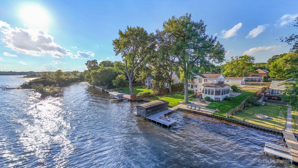 27771 W Lake Shore Drive, Spring Grove, IL 60081