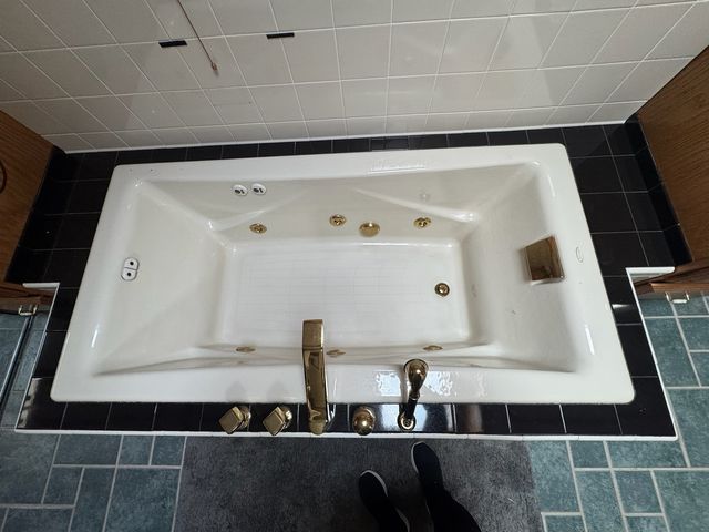 1802 Walnut Circle, Northbrook, IL 60062