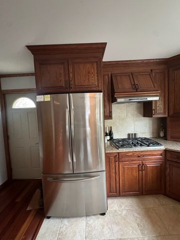 1802 Walnut Circle, Northbrook, IL 60062