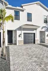 395 SW Sally Way, Stuart, FL 34997