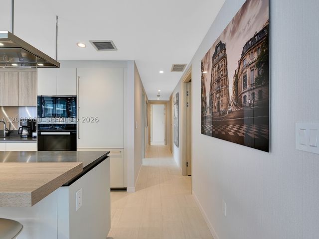 1000 Brickell Plz 3402, Miami, FL 33131