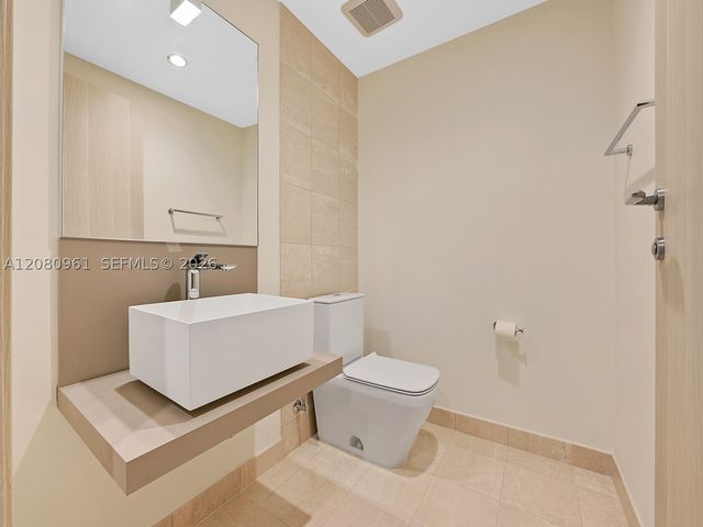 1000 Brickell Plz 3402, Miami, FL 33131