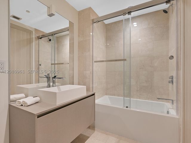 1000 Brickell Plz 3402, Miami, FL 33131
