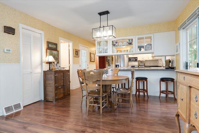 17 Sunset Road, Bloomington, IL 61701