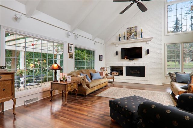 17 Sunset Road, Bloomington, IL 61701