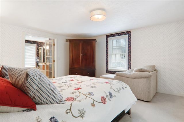 17 Sunset Road, Bloomington, IL 61701