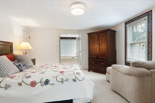 17 Sunset Road, Bloomington, IL 61701