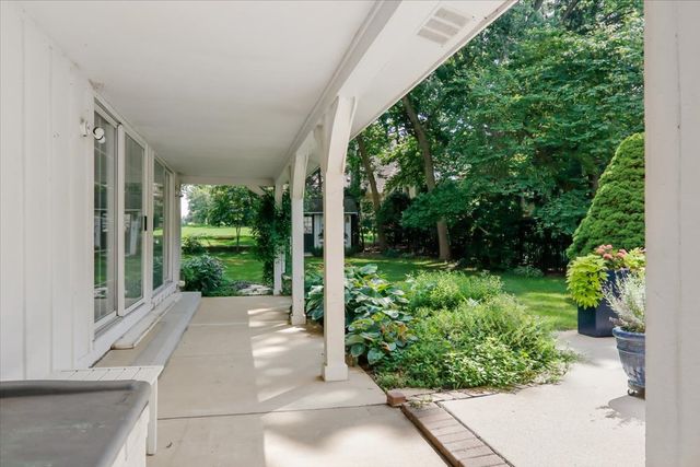 17 Sunset Road, Bloomington, IL 61701