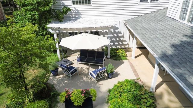 17 Sunset Road, Bloomington, IL 61701