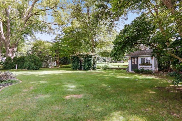 17 Sunset Road, Bloomington, IL 61701