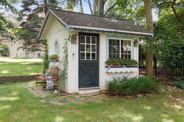 17 Sunset Road, Bloomington, IL 61701