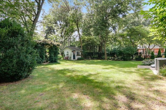 17 Sunset Road, Bloomington, IL 61701