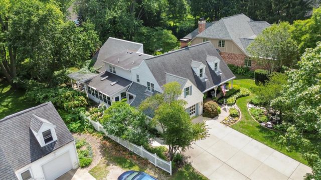 17 Sunset Road, Bloomington, IL 61701