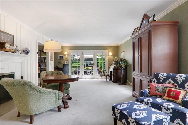 17 Sunset Road, Bloomington, IL 61701