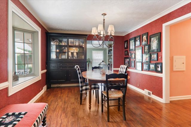 17 Sunset Road, Bloomington, IL 61701