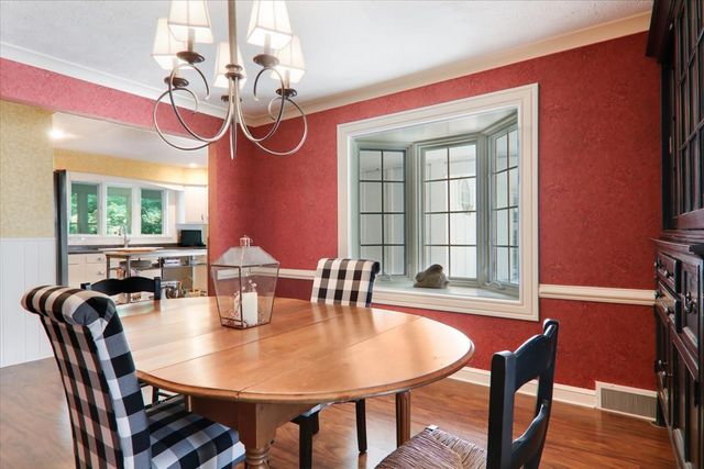 17 Sunset Road, Bloomington, IL 61701