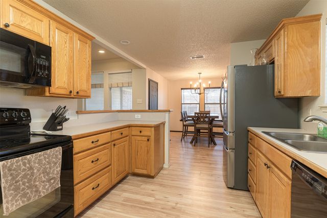 737 Summercrest Boulevard, Burleson, TX 76028