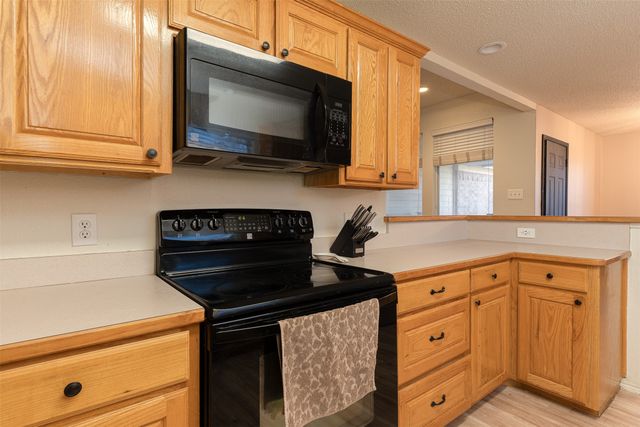 737 Summercrest Boulevard, Burleson, TX 76028