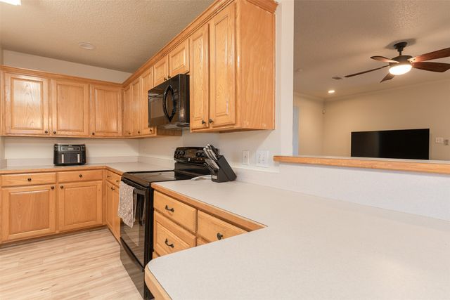 737 Summercrest Boulevard, Burleson, TX 76028