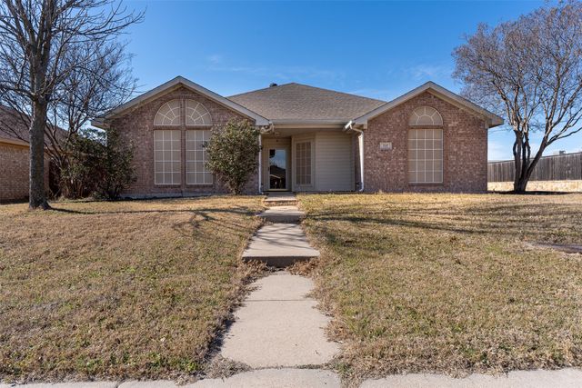 737 Summercrest Boulevard, Burleson, TX 76028