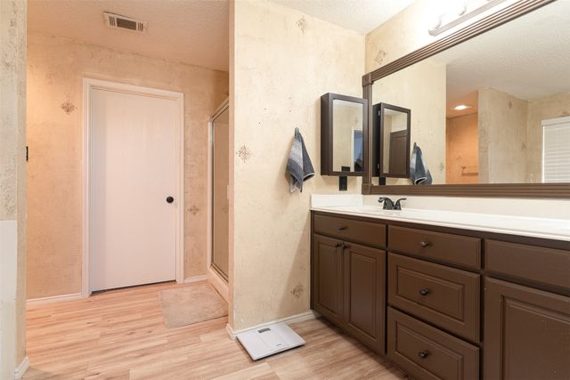 737 Summercrest Boulevard, Burleson, TX 76028