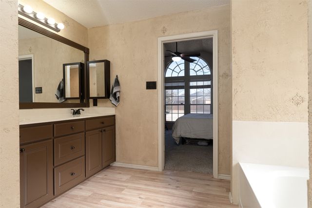 737 Summercrest Boulevard, Burleson, TX 76028