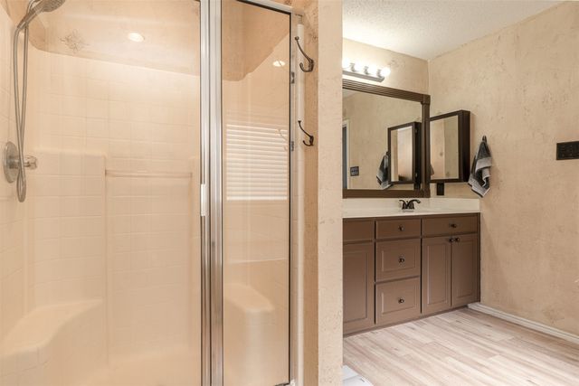 737 Summercrest Boulevard, Burleson, TX 76028