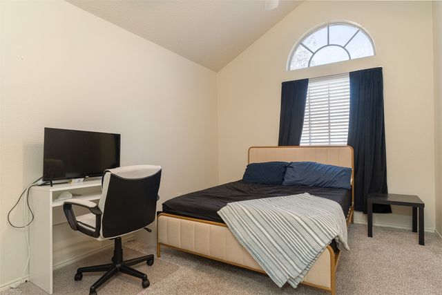 737 Summercrest Boulevard, Burleson, TX 76028