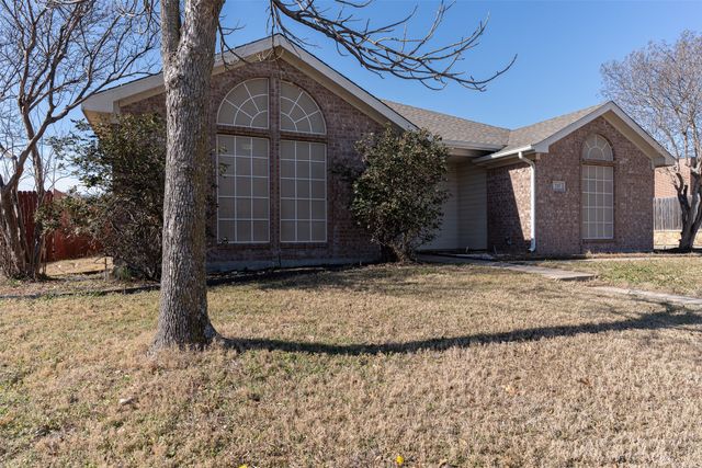 737 Summercrest Boulevard, Burleson, TX 76028