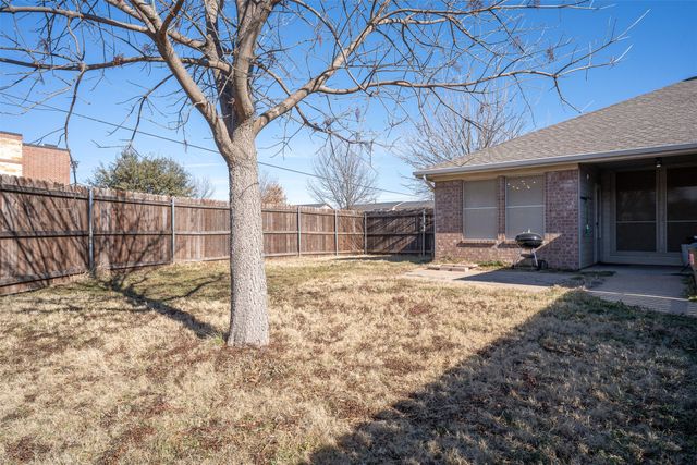 737 Summercrest Boulevard, Burleson, TX 76028
