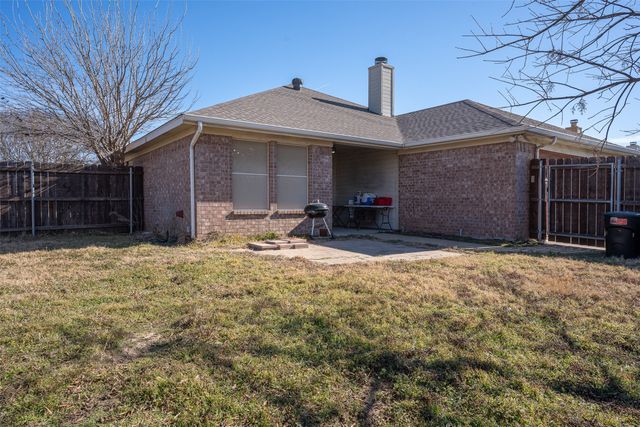 737 Summercrest Boulevard, Burleson, TX 76028