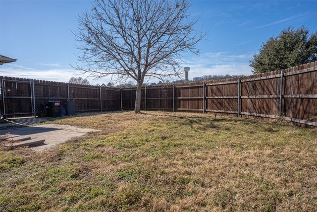 737 Summercrest Boulevard, Burleson, TX 76028