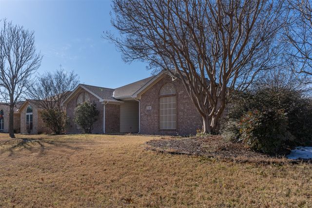 737 Summercrest Boulevard, Burleson, TX 76028