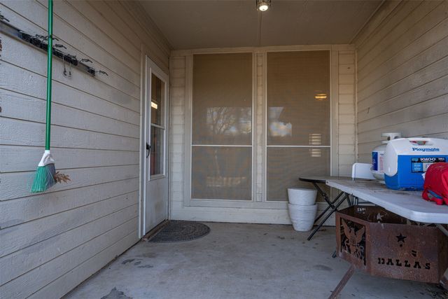 737 Summercrest Boulevard, Burleson, TX 76028