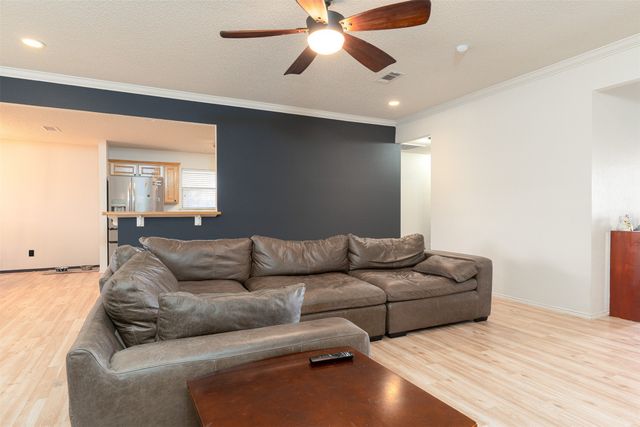 737 Summercrest Boulevard, Burleson, TX 76028