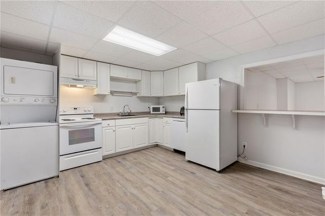 1904 Britt Drive, Snellville, GA 30078