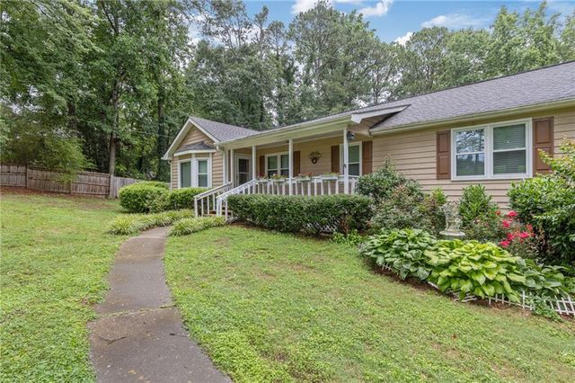 1904 Britt Drive, Snellville, GA 30078