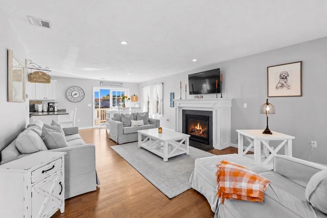 155 Prattown Ln, Bridgewater, MA 02324