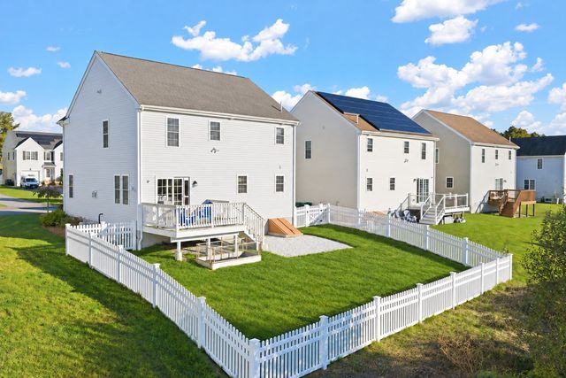 155 Prattown Ln, Bridgewater, MA 02324