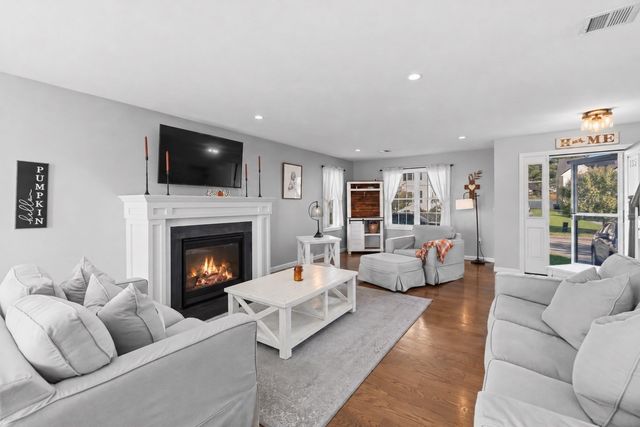 155 Prattown Ln, Bridgewater, MA 02324