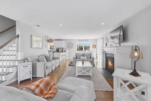 155 Prattown Ln, Bridgewater, MA 02324