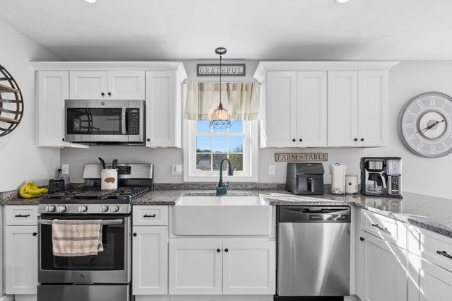 155 Prattown Ln, Bridgewater, MA 02324