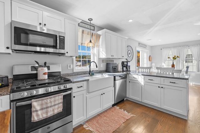155 Prattown Ln, Bridgewater, MA 02324